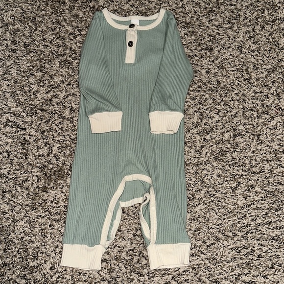 3 One Piece Rompers - Picture 5 of 8